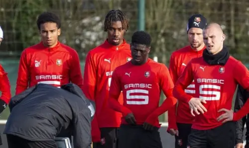 El Stade Rennais cuenta con 11 defensores centrales bajo contrato.