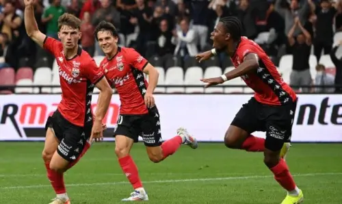 Ligue 2: El Guingamp supera al Laval y acelera hacia los playoffs