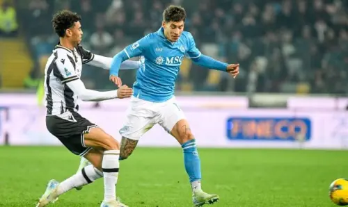 Serie A: El Nápoles derrota al AC Milan y se mantiene en la lucha con el Inter de Milán