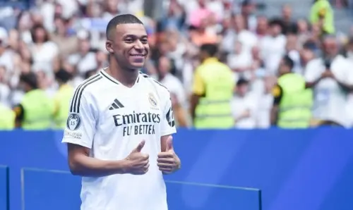 Kylian Mbappé sorprende a una periodista durante una entrevista