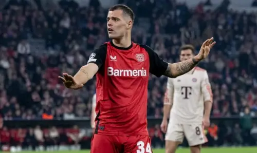 Bayer Leverkusen: enfrentamiento entre Granit Xhaka y un aficionado