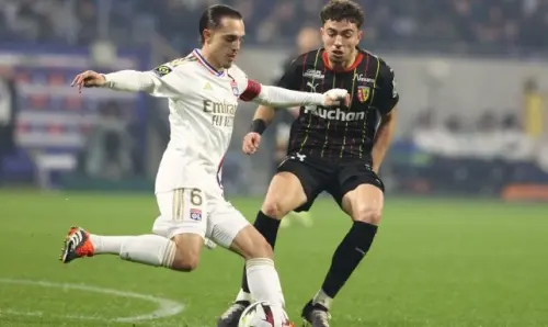 OL: Maxence Caqueret mantiene la confianza en Textor, pero…