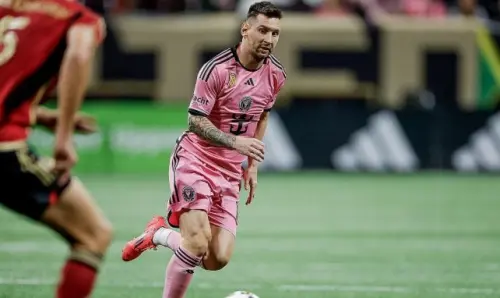 Lionel Messi es llamado "Pessi" durante un partido