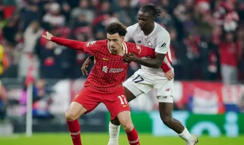 Liverpool: la ingeniosa y divertida reacción de Curtis Jones ante la broma de un aficionado