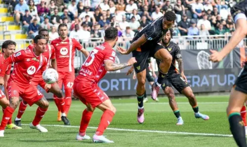 Serie A: Venezia hunde a Monza y se aferra a la esperanza de salvación